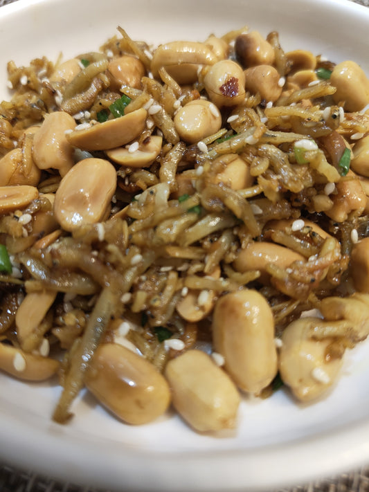 Stir Fried Anchovies 멸치볶음 Myeolchi-bokkeum - with and without nuts